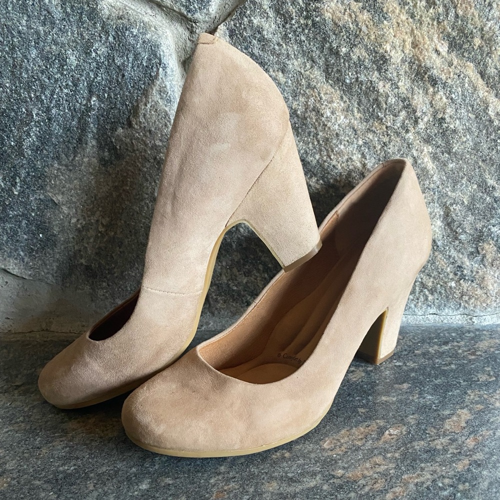 Suede pumps